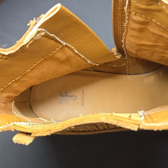 Frye Sandra Chelsea Boots - Suede Ankle Boots In Chestnut NWOB - Picture 11 of 12